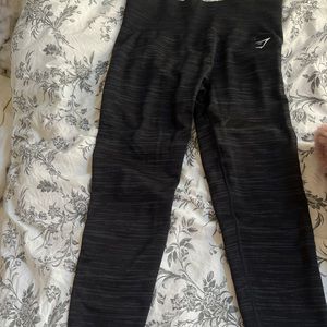 Gym shark leggings